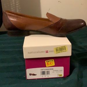 Size 7 brown loafers like new.